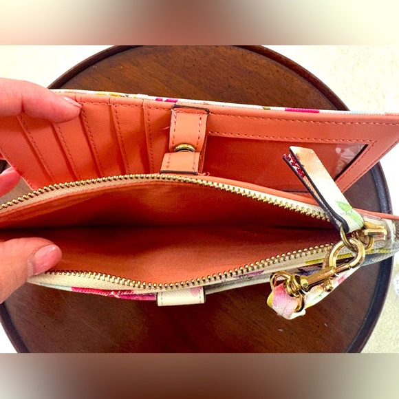 Nanette Lepore Floral Clutch Wristlet NWOT - Picture 2 of 2